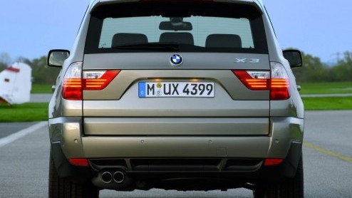 BMW vond het tijd voor een nieuwe generatie van de X3. Net op tijd, want de concurrentie in de vorm van de nieuwe Land Rover Freelander staat aan de deur te kloppen.
