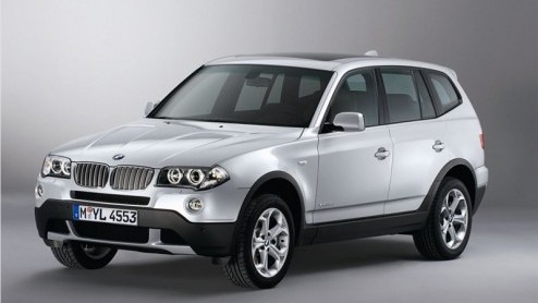 BMW luidt voor de X3 modeljaar 2009 in. Met nieuwe lakkleuren, andere type-aanduidingen, luxe interieurdetails en een Exclusive Edition moet de compacte SUV weer aan de frontlinie staan.