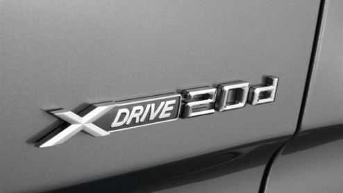 BMW luidt voor de X3 modeljaar 2009 in. Met nieuwe lakkleuren, andere type-aanduidingen, luxe interieurdetails en een Exclusive Edition moet de compacte SUV weer aan de frontlinie staan.