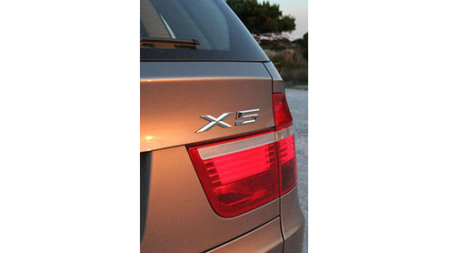 BMW gaat behoedzaam om met de vernieuwing van kaskrakers. De enkele weken geleden gentroduceerde Mini is meer een evolutie dan een revolutie en ook de geheel nieuwe BMW X5 doet erg veel denken aan zi