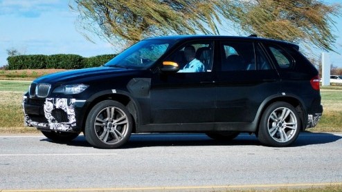 De M-rage bij BMW is behoorlijk op dreef. Naast de X6 M kunnen we ook de X5 in M-uitmonstering tegemoet zien. Dat betekent meer een stevige spiermassa qua looks en motorisering.