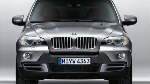 Je kunt het niet zien, maar dit is een heel veilige BMW X5. Zelfs zo veilig dat kogels geen kans krijgen om binnen te dringen. Het is de BMW X5 Security, die af-fabriek klaargestoomd is voor serieuze 