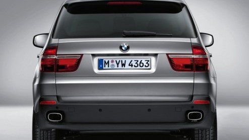 Je kunt het niet zien, maar dit is een heel veilige BMW X5. Zelfs zo veilig dat kogels geen kans krijgen om binnen te dringen. Het is de BMW X5 Security, die af-fabriek klaargestoomd is voor serieuze 