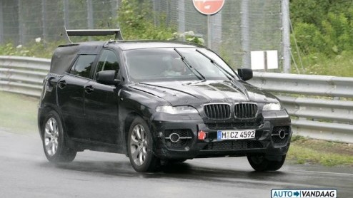 Langzamerhand beginnen we te zien welke kant BMW op wilt met zijn X6. Werd er eerst gezegd dat het een concurrent zou worden voor de Mercedes CLS, nu lijkt het meer een concurrent voor de R-klasse van