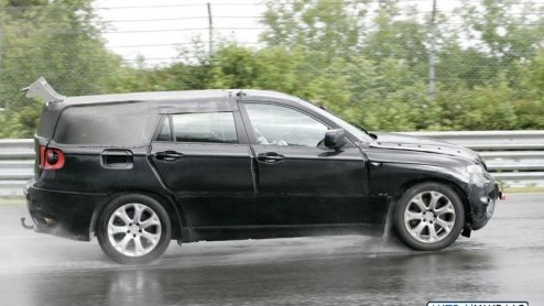 Langzamerhand beginnen we te zien welke kant BMW op wilt met zijn X6. Werd er eerst gezegd dat het een concurrent zou worden voor de Mercedes CLS, nu lijkt het meer een concurrent voor de R-klasse van