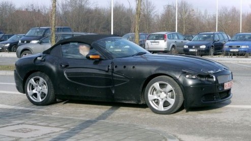We kregen deze fotos binnen in onze inbox. Het ziet er naar uit dat BMW met een auto bezig is die het de Mercedes SL lastig moet gaan maken.