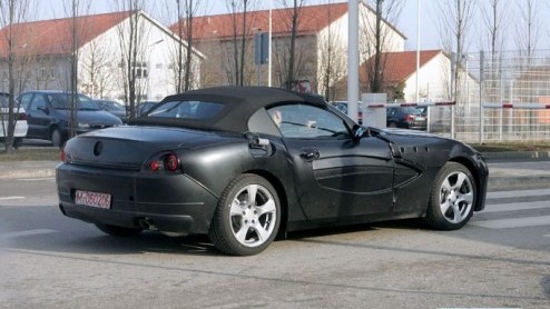We kregen deze fotos binnen in onze inbox. Het ziet er naar uit dat BMW met een auto bezig is die het de Mercedes SL lastig moet gaan maken.