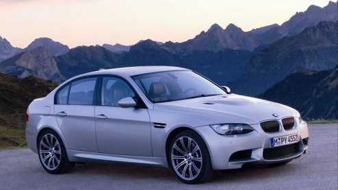 BMW heeft de M3 naast Coup nu ook als Sedan uitgebracht. Deze nieuwe aanwinst is vanaf 8 maart beschikbaar. Tegelijkertijd introduceert het merk de nieuwe zeventraps M Dual Clutch Transmission, voor 