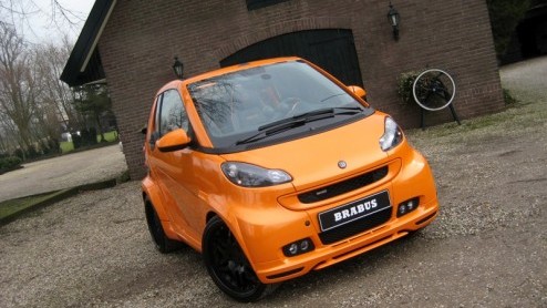 Een liefde voor autos en een zak geld op de bank? Dan wil je gewoon iets bijzonders op de oprit hebben staan. De BRABUS Ultimate 112 s bijzonder. Een smart die flink onder handen is genomen door een