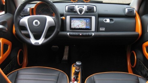 Een liefde voor autos en een zak geld op de bank? Dan wil je gewoon iets bijzonders op de oprit hebben staan. De BRABUS Ultimate 112 s bijzonder. Een smart die flink onder handen is genomen door een