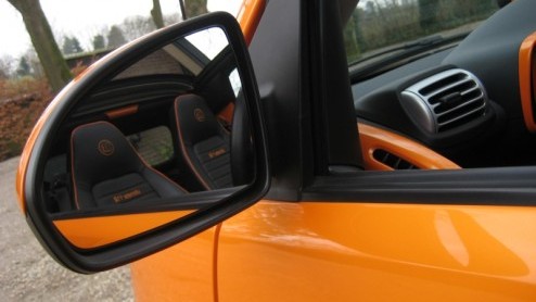 Een liefde voor autos en een zak geld op de bank? Dan wil je gewoon iets bijzonders op de oprit hebben staan. De BRABUS Ultimate 112 s bijzonder. Een smart die flink onder handen is genomen door een