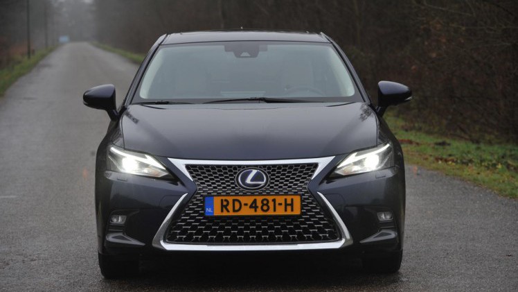 Lexus geeft de CT 200h nog een keer een facelift om het model nog even actueel te houden.