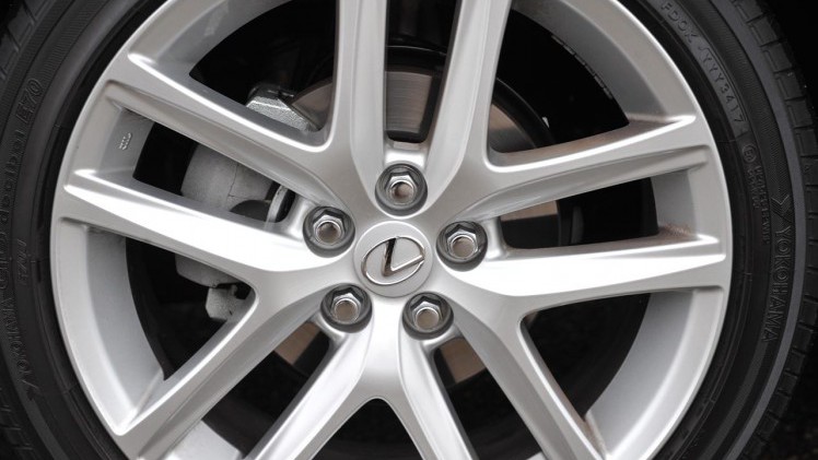 Lexus geeft de CT 200h nog een keer een facelift om het model nog even actueel te houden.