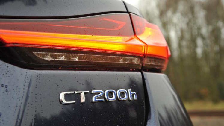 Lexus geeft de CT 200h nog een keer een facelift om het model nog even actueel te houden.