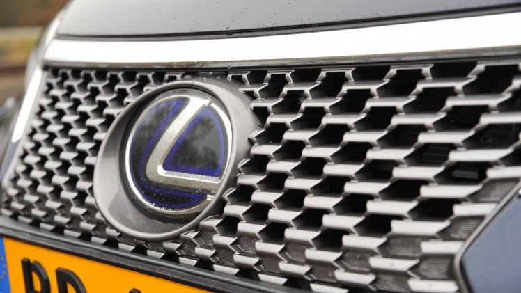 Lexus geeft de CT 200h nog een keer een facelift om het model nog even actueel te houden.