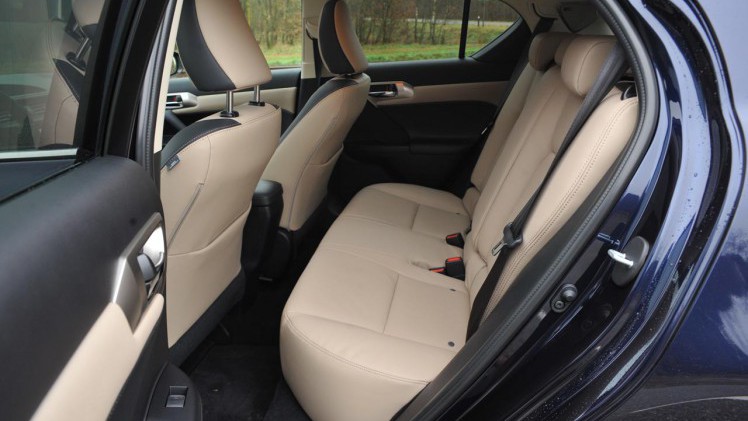 Lexus geeft de CT 200h nog een keer een facelift om het model nog even actueel te houden.
