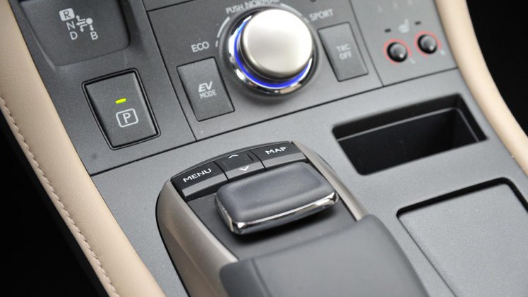 Lexus geeft de CT 200h nog een keer een facelift om het model nog even actueel te houden.