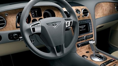 Alsof het nog niet genoeg is presenteert Bentley in navolging van de Continental GT Speed nu het topmodel van de Flying Spur, die eveneens de toevoeging Speed draagt. Met subtiele aanpassingen en een