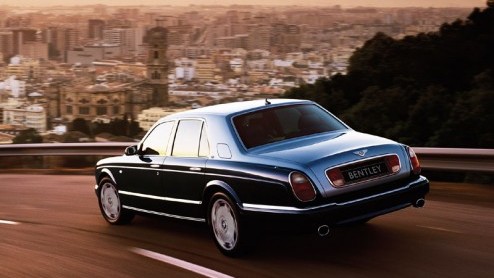 Bentley heeft besloten om zijn limousine, de Arnage van wat extra pks te voorzien. Liefst 43 trappelende paarden krijgt de Bentley erbij in modeljaar 2007.