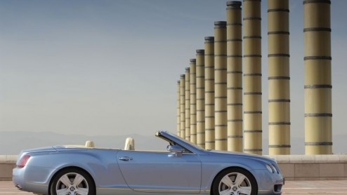 Bentley introduceert op de autoshow van New York een logische uitbreiding van de Continental familie. De GTC is de cabrio op basis van de GT, en wat een plaatje is het.
