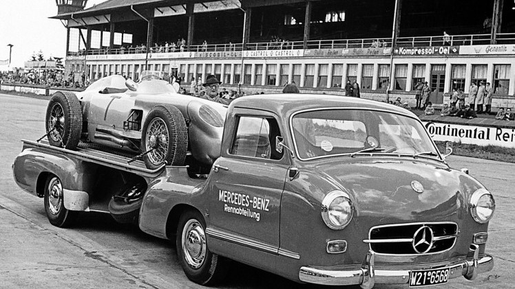 Het Louwman Museum stelt deze zomer zeven zeer bijzondere Mercedes racewagens uit de jaren vijftig tentoon.