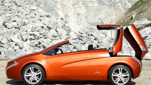 Op internet gaan de geruchten dat Lancia een voorstel van Bertone aan het bekijken is voor het bouwen van een Coup-Cabrio. Bertone, die het nu niet zo druk heeft, is bereid om 150 miljoen euro te inv