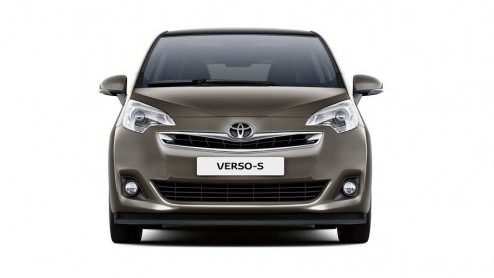 Toyota heeft de Verso-S van een bescheiden facelift voorzien. De makeover is in lijn met Toyotas Keen Look-designfilosofie, ingezet met de vernieuwde Auris in 2012.