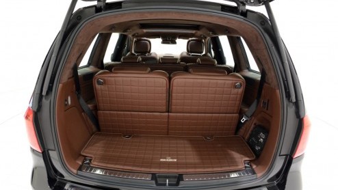 BRABUS 700 GR Widestar is opgestookte GL 63 AMG met 690 pk en 960 Newtonmeter. Topsnelheid 300 km/u.