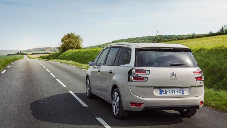 Recent ondergingen de Citron C4 Picasso en grotere broer Grand C4 Picasso een subtiele facelift, waarbij verschillende zaken werden aangepakt. AutoVandaag gaat met de Grand op pad voor een rijtest.