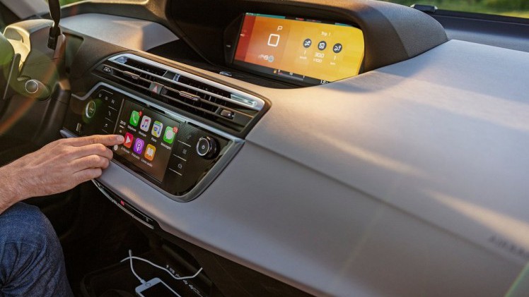 Recent ondergingen de Citron C4 Picasso en grotere broer Grand C4 Picasso een subtiele facelift, waarbij verschillende zaken werden aangepakt. AutoVandaag gaat met de Grand op pad voor een rijtest.