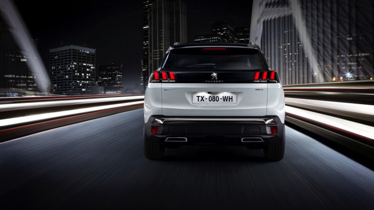 Peugeot 3008 GT en GT Line stellen zich voor. Ze komen in oktober 2016 op de markt net als de andere uitvoeringen van de nieuwe SUV.