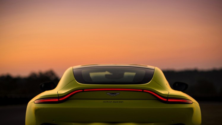 Aston Martin presenteert de nieuwe Vantage coup die in het voorjaar van 2018 leverbaar zal zijn.