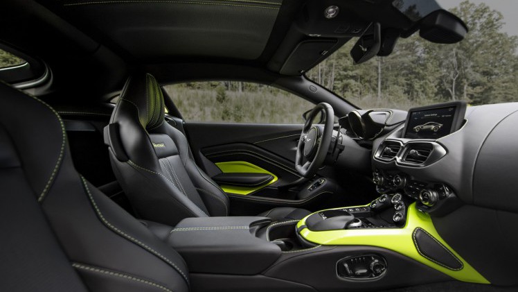 Aston Martin presenteert de nieuwe Vantage coup die in het voorjaar van 2018 leverbaar zal zijn.