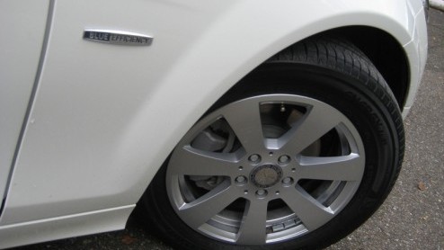 Mercedes introduceerde vorig jaar de nieuwe C-Klasse. Een Benz die meer dynamiek uitstraalt dan voorheen, maar ook zijn comfortabele kanten kent. Onlangs werd het gamma uitgebreid met BlueEFFICIENCY-u