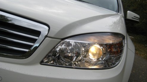 Mercedes introduceerde vorig jaar de nieuwe C-Klasse. Een Benz die meer dynamiek uitstraalt dan voorheen, maar ook zijn comfortabele kanten kent. Onlangs werd het gamma uitgebreid met BlueEFFICIENCY-u