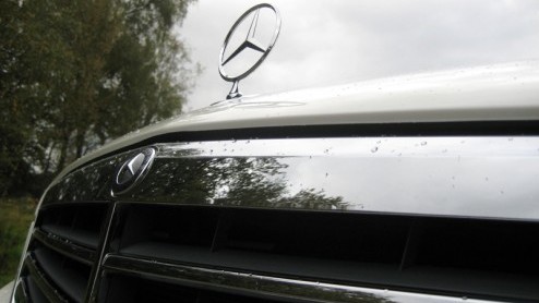 Mercedes introduceerde vorig jaar de nieuwe C-Klasse. Een Benz die meer dynamiek uitstraalt dan voorheen, maar ook zijn comfortabele kanten kent. Onlangs werd het gamma uitgebreid met BlueEFFICIENCY-u