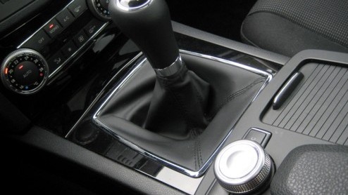 Mercedes introduceerde vorig jaar de nieuwe C-Klasse. Een Benz die meer dynamiek uitstraalt dan voorheen, maar ook zijn comfortabele kanten kent. Onlangs werd het gamma uitgebreid met BlueEFFICIENCY-u