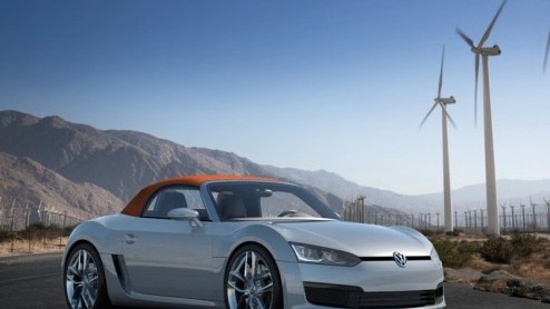 Doe eens gek. Volkswagen presenteert in Detroit de BlueSport Concept, een sportieve compacte roadster met pit. Maar ook een met een laag brandstofverbruik en gunstige emissie-uitstoot.