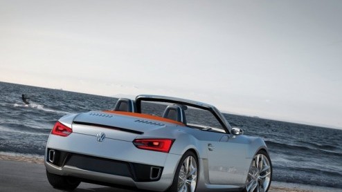 Doe eens gek. Volkswagen presenteert in Detroit de BlueSport Concept, een sportieve compacte roadster met pit. Maar ook een met een laag brandstofverbruik en gunstige emissie-uitstoot.