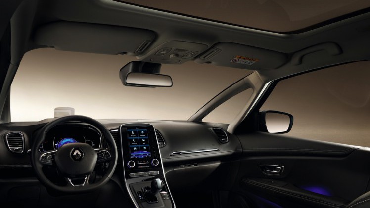 De Renault Grand Scenic is weer in het nieuw gestoken. Hij is groter dan zijn voorganger, maar ook zuiniger en leverbaar met two-tone lak. De levering start in het najaar van 2016.