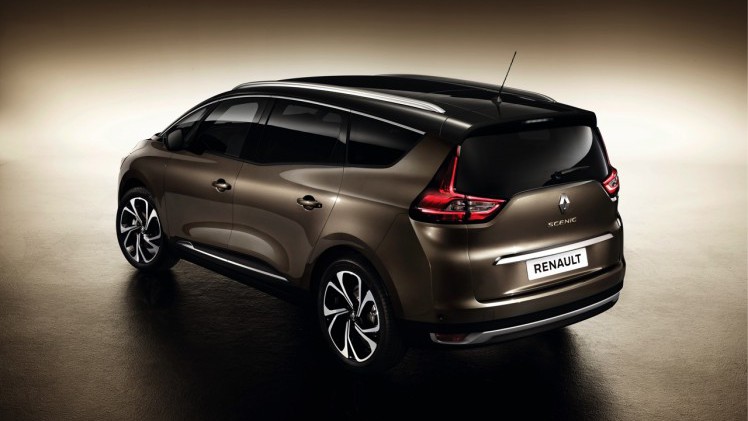 De Renault Grand Scenic is weer in het nieuw gestoken. Hij is groter dan zijn voorganger, maar ook zuiniger en leverbaar met two-tone lak. De levering start in het najaar van 2016.