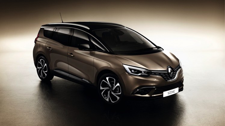 De Renault Grand Scenic is weer in het nieuw gestoken. Hij is groter dan zijn voorganger, maar ook zuiniger en leverbaar met two-tone lak. De levering start in het najaar van 2016.