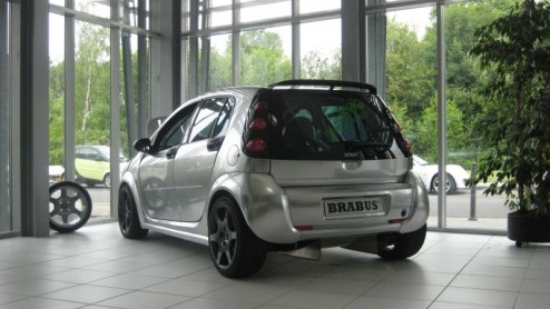 Eind vorige week werd door een aantal leden van smartforum.nl een 'BRABUSmeeting' in het Duitse Bottrop georganiseerd. Die dag stond een rondleiding bij BRABUS op het programma, waarin de smartliefheb