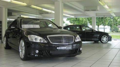 Eind vorige week werd door een aantal leden van smartforum.nl een 'BRABUSmeeting' in het Duitse Bottrop georganiseerd. Die dag stond een rondleiding bij BRABUS op het programma, waarin de smartliefheb