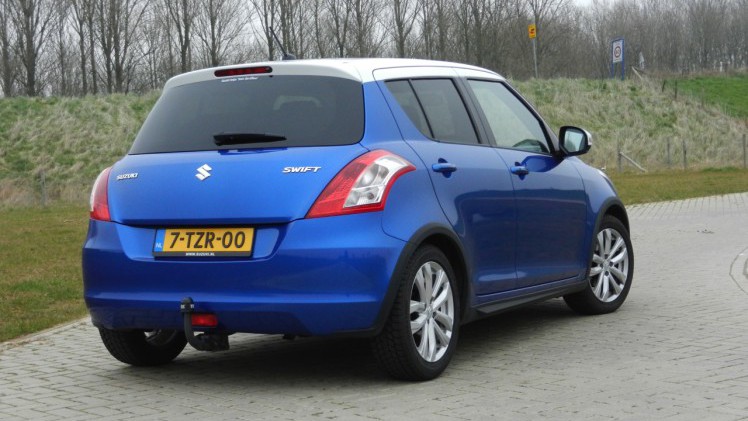 AutoVandaag rijdt met de Suzuki Swift om het werkelijke verbruik van de auto te vergelijken met andere Suzuki-rijders via de gratis Verbruiks-app.