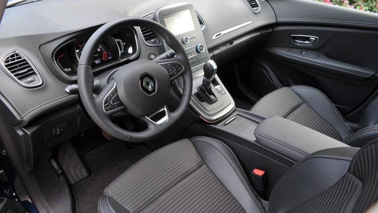 Renault levert drie nieuwe benzinemotoren in de Scnic, nu ook met automaat.