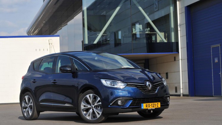 Renault levert drie nieuwe benzinemotoren in de Scnic, nu ook met automaat.