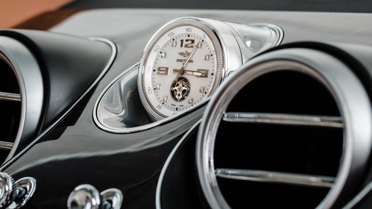 Vanafprijs Bentley Bentayga bekend gemaakt. De 6.0 W12 kost minimaal 282.000 euro en de eerste leveringen vinden plaats in 2016.