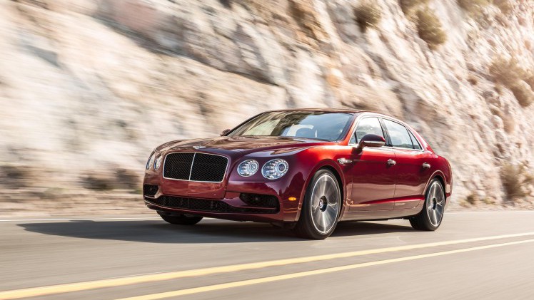 Bentley Flying Spur als V8 S extra sportief. De nieuwe uitvoering presenteert zich op de Autosalon van Geneve.