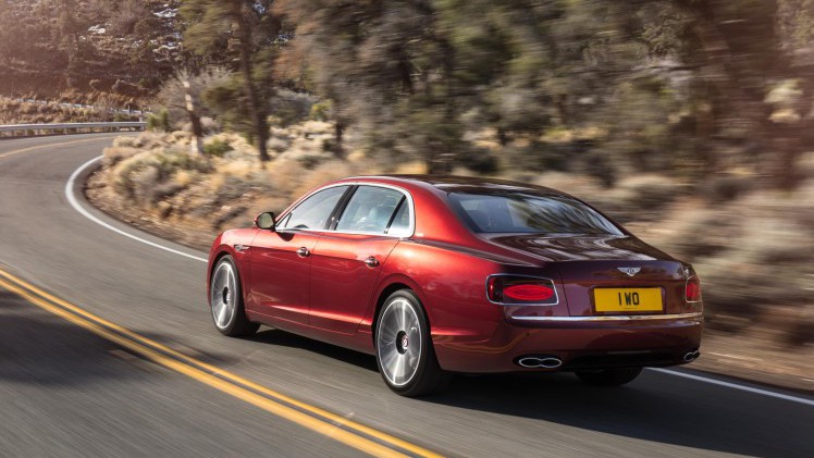 Bentley Flying Spur als V8 S extra sportief. De nieuwe uitvoering presenteert zich op de Autosalon van Geneve.